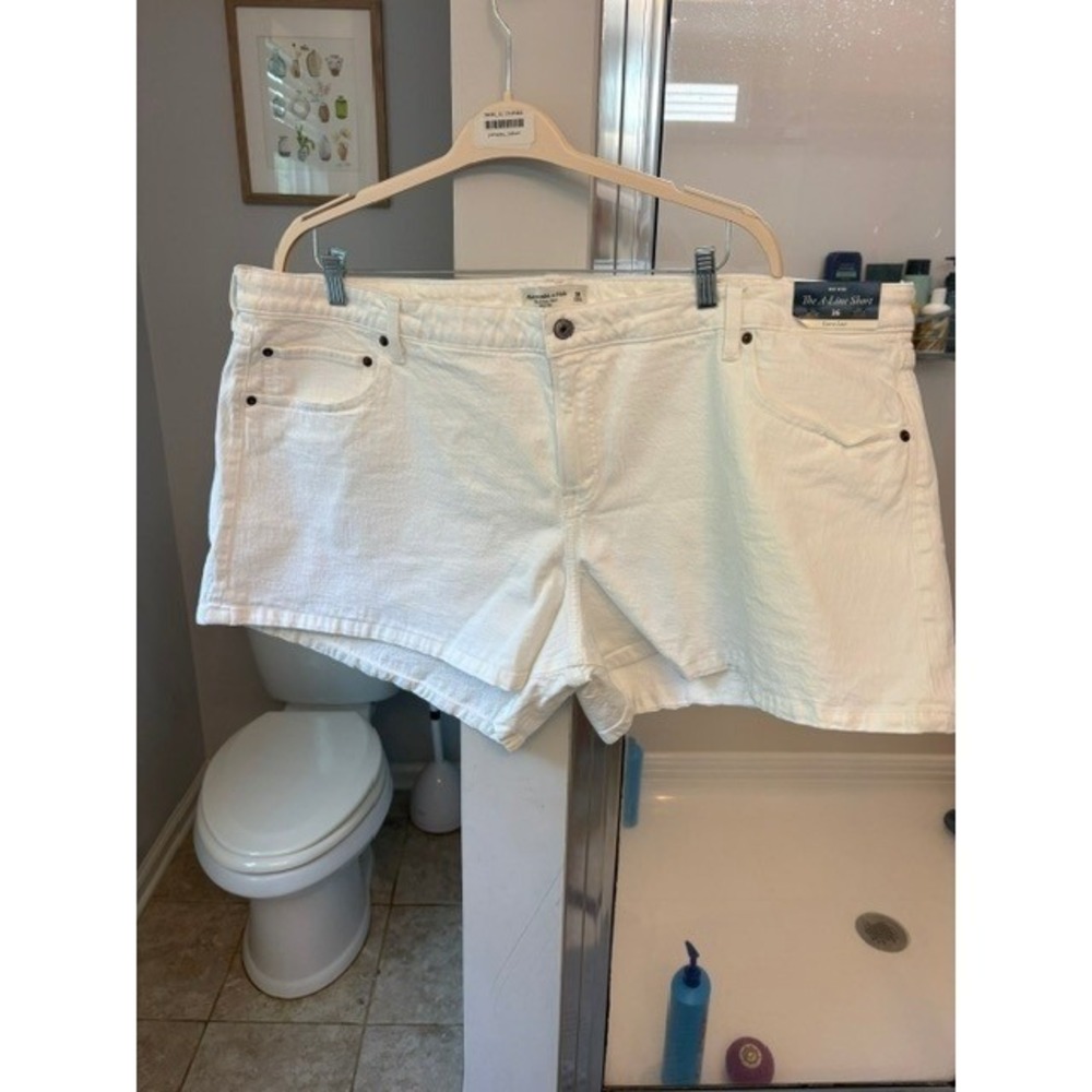 NWT Abercrombie & Fitch Curve Love A-Line Denim Shorts 36 White‎ Mid Rise